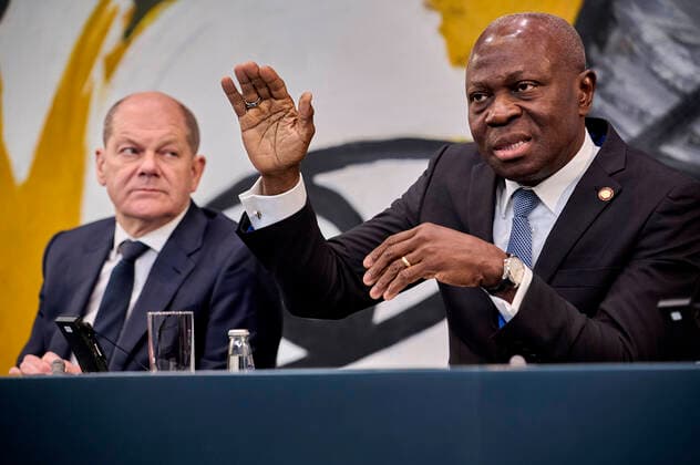 News Themen der Woche KW48 News Bilder des Tages Gilbert Houngbo - BK Scholz empfängt Vorsitzende der größten Wirtschafts- und Finanzorganisationen EUROPA, Deutschland, Berlin, 29.11.2022: Gilbert Houngbo - ILO Generaldirektor und Olaf Scholz. Bundeskanzler Olaf Scholz empfängt Vorsitzende der fünf großen internationalen Wirtschafts- und Finanzorganisationen zu einem Gespräch im Kanzleramt. Thema waren das Ende der Globalisierung und ein Aufbrechen des Welthandels in Blöcke. *** Gilbert Houngbo BK Scholz receives chairmen of the largest economic and financial organizations EUROPE, Germany, Berlin, 29 11 2022 Gilbert Houngbo ILO Director General and Olaf Scholz German Chancellor Olaf Scholz receives chairmen of the five major international economic and financial organizations f