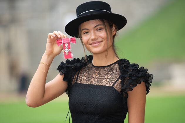 . 29 11 2022. Windsor, United Kingdom. Emma Raducanu with her MBE after an Investiture at Windsor Castle, United Kingdom.  xPoolx xi-Imagesx IIM-23972-0002