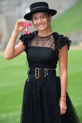 . 29 11 2022. Windsor, United Kingdom. Emma Raducanu with her MBE after an Investiture at Windsor Castle, United Kingdom.  xPoolx xi-Imagesx IIM-23972-0032