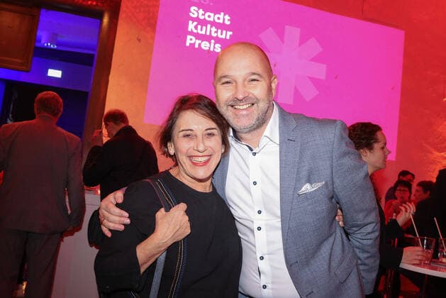 Award of the City Culture Prize 2022 to Fury in the Slaughterhouse by the Freundeskreis Hannover in the Orangerie Herrenhausen on 29 November 2022 The special prize for outstanding civic engagement was awarded to Neues Land e V Opera Director Laura Berman, Matthias Görn,