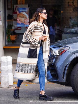 Eiza Gonzalez Getting Coffee In West Hollywood Featuring: Eiza Gonzalez Where: Los Angeles, California, United States When: 29 Nov 2022 Credit: BauerGriffin INSTARimages.com Cover Images Copyright: xx 52232350 EDITORIAL USE ONLY. NOT FOR USE BY NEWSPAPERS BASED IN THE UK.