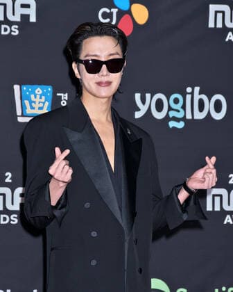 Member of BTS, singer j-hope attend a red carpet event of the 2022 MAMA(Mnet Asian Music Awards) in Osaka, Japan on Wednesday, November 30, 2022.  TKP2022113023 KEIZOxMORI