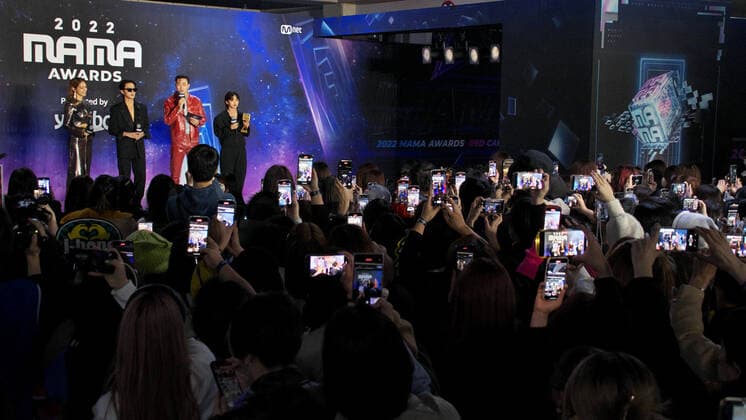 Member of BTS, singer j-hope(L2) attend a red carpet event of the 2022 MAMA(Mnet Asian Music Awards) in Osaka, Japan on Wednesday, November 30, 2022.  TKP2022113026 KEIZOxMORI