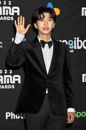 South Korean singer Lim Young-woong attends a red carpet event of the 2022 MAMA(Mnet Asian Music Awards) in Osaka, Japan on Wednesday, November 30, 2022.  TKP2022113014 KEIZOxMORI