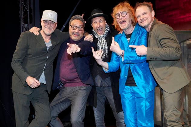 Kai Wingenfelder, Mousse T , Thorsten Wingenfelder, Christof Stein Schneider and Christian Decker at the award ceremony of the City Culture Award 2022 by the Freundeskreis Hannover to Fury in the Slaughterhouse at the Orangerie Herrenhausen Hannover, 29 12 2022 Foto:xU.xStammx xFuturexImage