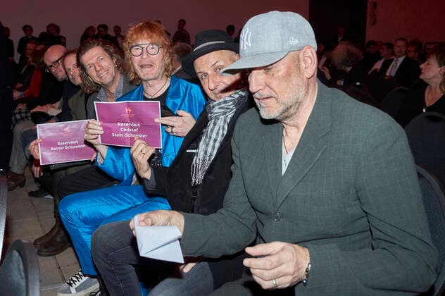 Gero Drnek, Christian Decker, Rainer Schumann, Christof Stein Schneider, Thorsten Wingenfelder and Kai Wingenfelder at the presentation of the City Culture Award 2022 by the Freundeskreis Hannover to Fury in the Slaughterhouse at the Orangerie Herrenhausen Hannover, 29 12 2022 Foto:xU.xStammx xFuturexImage