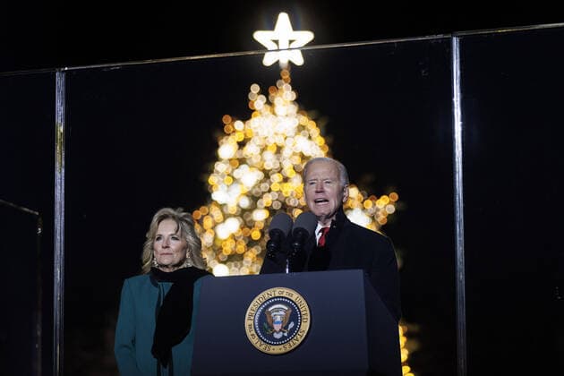 Entertainment Themen der Woche KW48 News Bilder des Tages President Joe Biden and First Lady Jill Biden attend the 100th National Christmas Tree Lighting Ceremony in Washington, DC, on Wednesday, November 30, 2022.  WAX20221130734 TingxShen