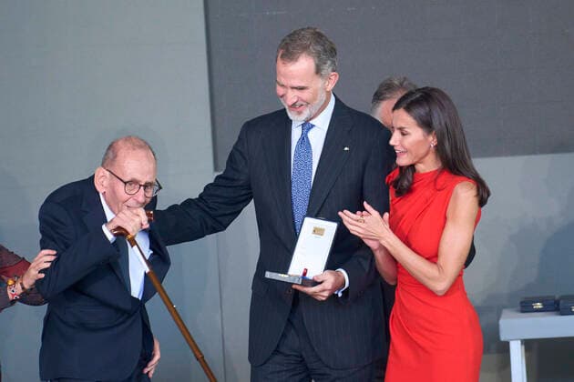 01-12-2022 Tenerife Queen Letizia and King Felipe attend the gold medal for merit of the fine arts 2021 at the Tenerife space for the arts at Santa Cruz at Tenerife. No Spain Â  Copyright: xPPEx