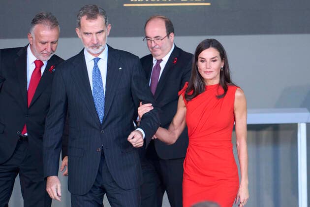 01-12-2022 Tenerife Queen Letizia and King Felipe attend the gold medal for merit of the fine arts 2021 at the Tenerife space for the arts at Santa Cruz at Tenerife. No Spain Â  Copyright: xPPEx