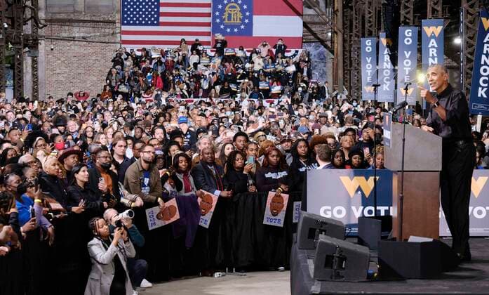 Bilder des Jahres, News 12 Dezember News Themen der Woche KW48 News Bilder des Tages December 1, 2022, Atlanta, Georgia, USA: Former President Barack Obama addresses the audience at campaign rally in Atlanta. The rally was held just 5 days before the Georgia Senate runoff between Warnock and Republican challenger Herschel Walker. Atlanta USA - ZUMAb165 20221201_znp_b165_018 Copyright: xJohnxArthurxBrownx