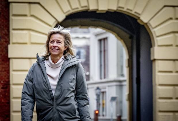 THE HAGUE - Kajsa Ollongren, Minister of Defense at the Binnenhof prior to the weekly Council of Ministers. ANP ROBIN UTRECHT netherlands out - belgium out *** THE HAGUE Kajsa Ollongren, Minister of Defense at the Binnenhof prior to the weekly Council of Ministers ANP ROBIN UTRECHT netherlands out belgium out  Copyright: xx x458738280x originalFilename: 458738280.jpg
