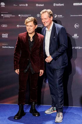 02 12 2022 Düsseldorf singer and activist Michael Patrick Kelly left and doctor, presenter and book author Dr Eckart von Hirschhausen right at the award ceremony for the 15 German Sustainability Award at the Maritim Hotel Düsseldorf Maritim Hotel Nordrhein Westfalen Germany