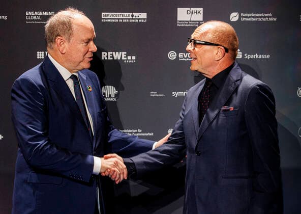 02 12 2022 Düsseldorf S D Prince Albert II of Monaco left and initiator Stefan Schulze Hausmann right at the award ceremony for the 15 German Sustainability Award at the Maritim Hotel Düsseldorf Maritim Hotel Nordrhein Westfalen Germany