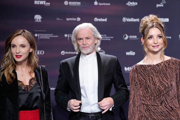15 German Sustainability Award in Duesseldorf Hermann Buehlbecker with company on the left and Anna Hiltrop on the right on the red carpet at the 15 German Sustainability Award at the Maritim Hotel in Duesseldorf Duesseldorf North Rhine Westphalia Germany