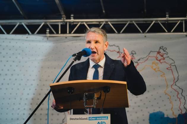 Datum: 02.12.22 Ort: Zwickau Im Bild: Björn Höcke, AFD Am Freitagabend kam es in Zwickau zu einer Demonstration der AfD. Nach ersten Angaben der Polizei waren deutlich mehr Gegendemonstranten und deutlich weniger Anhängerinnen und Anhänger der AfD an den Zwickauer Dom gekommen. Unter den Teilnehmern der AfD-Demo waren unter anderem Björn Höcke und der Vorsitzende der AfD Sachsen, Jörg Urban. Zwickau - AFD-Kundgebung mit nur 450 Teilnehmer *** Date 02 12 22 Location Zwickau In the picture Björn Höcke, AFD On Friday evening, there was a demonstration of the AfD in Zwickau According to initial information from the police, there were significantly more counter-demonstrators and significantly fewer supporters of the AfD came to the Zw