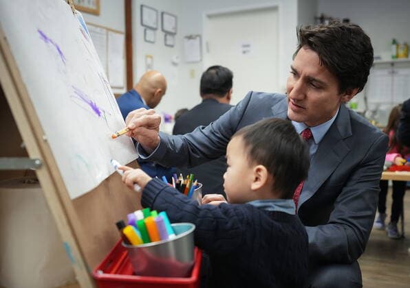 December 2, 2022, RICHMOND, BC, CANADA: Prime Minister Justin Trudeau draws on an easel pad with a young child before an announcement at the Richmond Jewish Day School, in Richmond, B.C., on Friday, December 2, 2022. RICHMOND CANADA  - ZUMAc35_ 20221202_zaf_c35_141 Copyright: xDarrylxDyckx