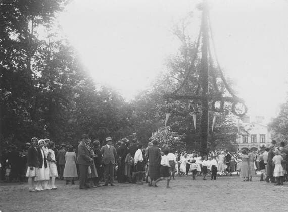 RECORD DATE NOT STATED Midsommar Midsummer celebration in Ronneby Brunn. In 1932. Copyright: xpiemagsx piebikmu07072022-2301 !ACHTUNG AUFNAHMEDATUM GESCHÄTZT!
