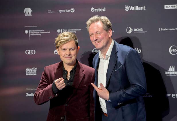 f l Michael Patrick KELLY, singer, honorary prize winner, Dr Eckart von HIRSCHHAUSEN, moderator, doctor, German Sustainability Award ceremony on 02 12 2022 in Duesseldorf Germany