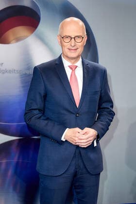 German Sustainability Award 2022 Peter Tschentscher on the red carpet at the presentation of the German Sustainability Award at the Maritim Hotel in Düsseldorf Copyright: xEventpressxGolejewskix