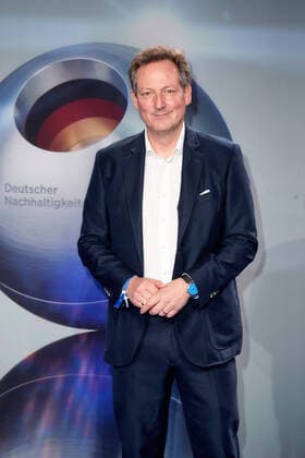 German Sustainability Award 2022 Eckart von Hirschhausen on the red carpet at the presentation of the German Sustainability Award at the Maritim Hotel in Düsseldorf Copyright: xEventpressxGolejewskix