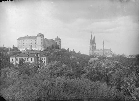 RECORD DATE NOT STATED Academic Hospital, Uppsala Castle and Uppsala Cathedral from Kronasen, Uppsala 1892. Academic Hospital, Uppsala Castle and Uppsala Cathedral from Kronasen, Uppsala 1892 Copyright: xpiemagsx upplpie13012022-238 !ACHTUNG AUFNAHMEDATUM GESCHÄTZT!