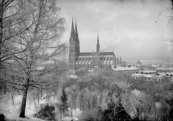 RECORD DATE NOT STATED Uppsala Cathedral from Slottsbacken, Uppsala before 1914. Uppsala Cathedral from Slottsbacken, Uppsala Before 1914 Copyright: xpiemagsx upplpie13012022-348 !ACHTUNG AUFNAHMEDATUM GESCHÄTZT!