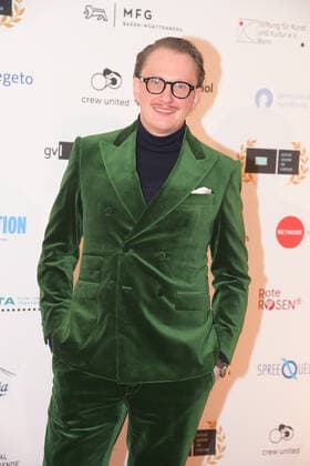 DAfFNE Award 2022 Jan Henrik Scheper Stuke Arrival to the DAfFNE German Academy of Television, Award 2022 at the Meistersall in Berlin on 03 12 2022. Photopress Mueller