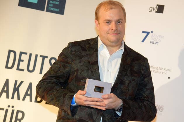 Award of the DAfFNE Award 2022 Nicolas Doldinger, son of KLaus Doldinger receives the Honorary Award for his father Honorary Award for the award of the DAfFNE German Academy for Television, Award 2022 in the Meistersall in Berlin on 03 12 2022 Photopress Mueller