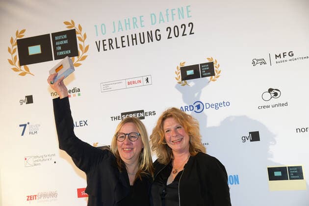 Award of the DAfFNE Award 2022 Gritt Kosse and Uta Spikermann, For Honneker and the pastor for the make-up Prize Award of the DAfFNE German Academy for Television, Award 2022 in the Meistersall in Berlin on 03 12 2022 Photopress Mueller