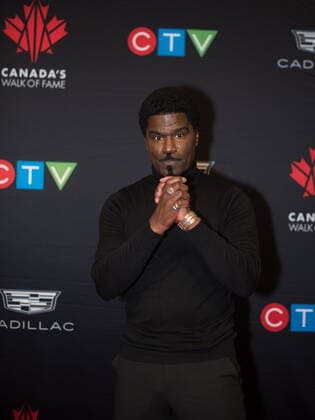 December 3, 2022, TORONTO, ON, CANADA: Grammy Award nominee Glenn Lewis, poses for a photograph on the red carpet before performing at the 2022 Canada™s Walk of Fame Gala in Toronto, on Saturday, December 3, 2022. TORONTO CANADA  - ZUMAc35_ 20221203_zaf_c35_142 Copyright: xTijanaxMartinx