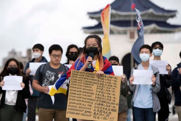 December 4, 2022, Taipei, N A for Taiwan, Taiwan: Taiwanese hold up blank sheets of paper in Taipei s Liberty Square during a rally on December 4 in support of protesters in China who are using the tactic as a metaphor against the Chinese government s Zero COVID policy. These protests have spread across the country followed a tragic apartment fire in November that killed at least 10 people and injured nine during the lockdown in Urumqi, Xinjiang. Taipei Taiwan - ZUMAo109 20221204_zaf_o109_006 Copyright: xBrennanxO Connorx