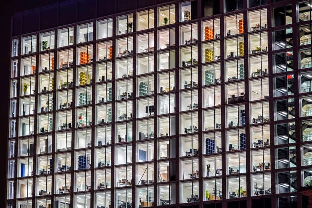 News Themen der Woche KW48 Building of offices enlightened at night during an energy crisis. Batiment de bureaux eclaire la nuit alors que la Belgique traverse une crise energetique Reporters QUINET JEANxMARCxQUINET