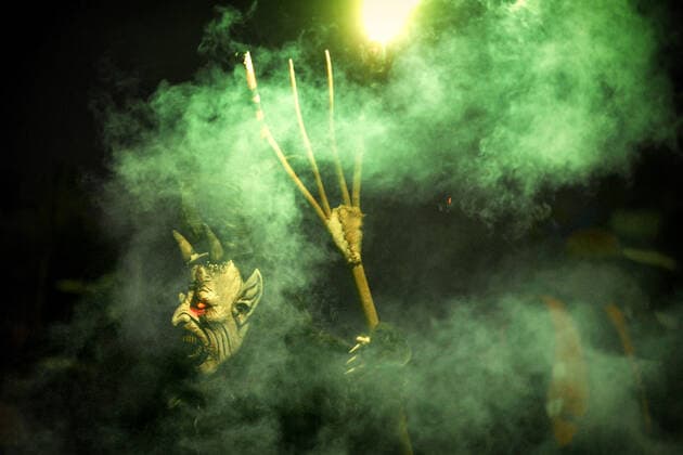 News Themen der Woche KW48 News Bilder des Tages December 4, 2022, Bakov nad Jizerou, Czech Republic: A participant during the Krampus Run street parade in Bakov nad Jizerou (60 kilometres north of Prague), which celebrates the Krampus, a horned creature who accompanies Saint Nicholas on his rounds. Bakov nad Jizerou Czech Republic - ZUMAr156 20221204_zap_r156_014 Copyright: xSlavekxRutax