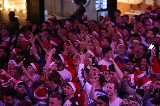 . 04 12 2022. London, United Kingdom. England WC Game Screening BoxPark Wembley. Fans gather at BoxPark Wembley to watch England play Senegal in the 2022 World Cup finals.  xMartynxWheatleyx xi-Imagesx IIM-23987-0009