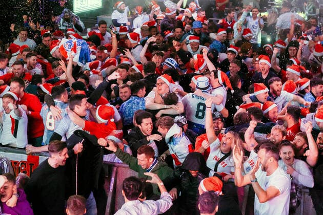 . 04 12 2022. London, United Kingdom. England WC Game Screening BoxPark Wembley. Fans gather at BoxPark Wembley to watch England play Senegal in the 2022 World Cup finals.  xMartynxWheatleyx xi-Imagesx IIM-23987-0018