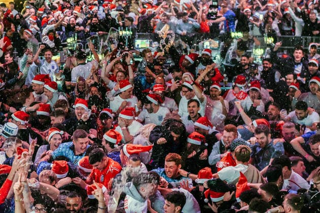 . 04 12 2022. London, United Kingdom. England WC Game Screening BoxPark Wembley. Fans gather at BoxPark Wembley to watch England play Senegal in the 2022 World Cup finals.  xMartynxWheatleyx xi-Imagesx IIM-23987-0019