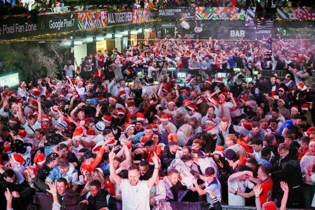 . 04 12 2022. London, United Kingdom. England WC Game Screening BoxPark Wembley. Fans gather at BoxPark Wembley to watch England play Senegal in the 2022 World Cup finals.  xMartynxWheatleyx xi-Imagesx IIM-23987-0020
