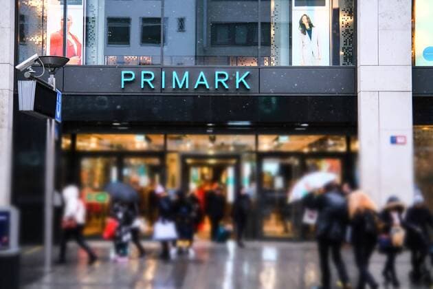 Düsseldorf 05.12.2022 Primark Modelabel Schadowstrasse Einkaufsstrasse Düsseldorf Nordrhein-Westfalen Deutschland *** Düsseldorf 05 12 2022 Primark fashion label Schadowstrasse shopping street Düsseldorf North Rhine Westphalia Germany