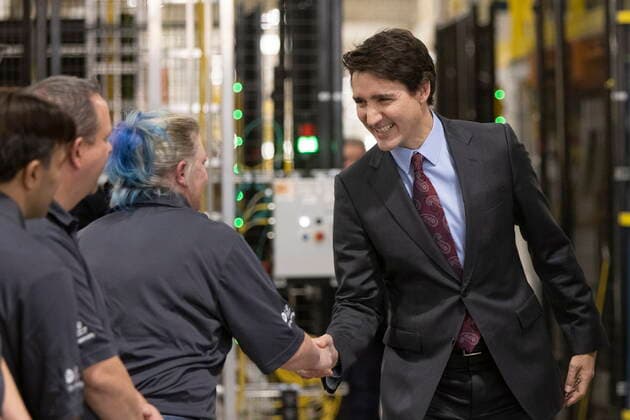 December 5, 2022, Ingersoll, Ontario, Canada: Prime Minister Justin Trudeau meets workers as he tours the General Motors CAMI assembly plant in Ingersoll, Ont., on Monday, December 5, 2022. Trudeau and Ontario Premier Doug Ford marked a Canadian milestone Monday, celebrating the launch of the country s first full-scale electric vehicle manufacturing plant. Ingersoll Canada  - ZUMAc35_ 20221205_zaf_c35_046 Copyright: xNicolexOsbornex