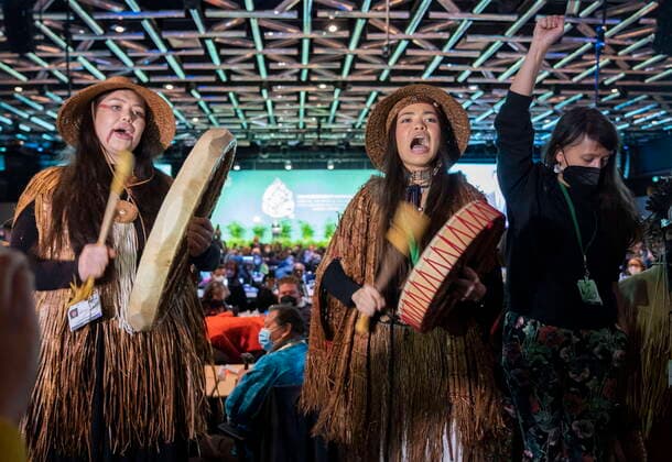 Bilder des Jahres 2022, News 12 Dezember News Bilder des Tages December 6, 2022, Montreal, PQ, Canada: Protesters interrupt a speech by Prime Minister Justin Trudeau during the opening ceremony of the COP15 UN conference on biodiversity in Montreal, on Tuesday, December 6, 2022. Montreal Canada  - ZUMAc35_ 20221206_zaf_c35_118 Copyright: xPaulxChiassonx
