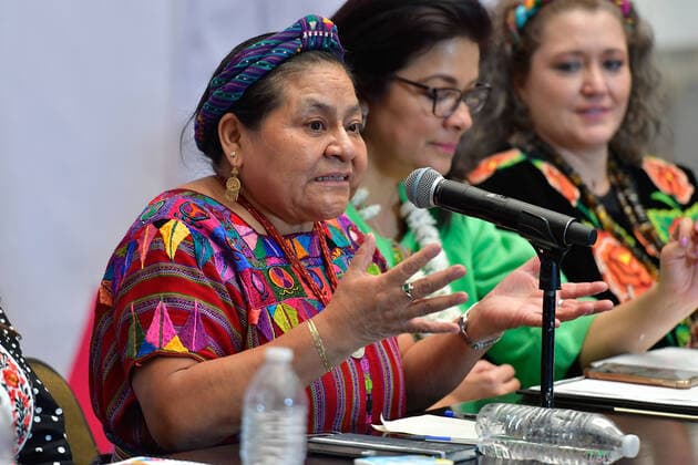 Mexiko, Ehrung für Menschenrechtsaktivistin Rigoberta Menchu Tum in Toluca December 06 in Toluca, Mexico : Rigoberta MenchoÂº Tum, activist and Nobel Peace Prize Laureate, received the Merit for Lifetime Achievement medal during the Women Human Rights Defenders 2022 award, organized by the Human Rights Commission of the State of Mexico. on December 06 in Toluca, Mo xico. TOLUCA Mexico - ZUMAe321 20221207_zia_e321_008 Copyright: xArturoxHernandezx
