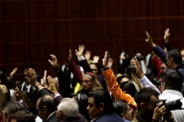 Mexiko, Abstimmung über Wahlrechtsreform December 6, 2022, Mexico City, Mexico: Legislators vote on the opinion of the electoral political reform promoted by the federal government during the session in the Chamber of Deputies of Mexico in Mexico City. on December 6, 2022 in Mexico City, Mexico. Mexico City Mexico - ZUMAe321 20221207_zia_e321_044 Copyright: xLuisxBarronx