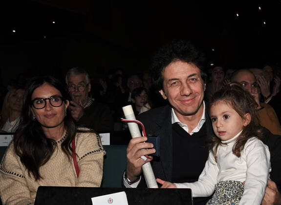 Italien, Verleihung des Verdienstordens der Stadt Mailand Milan, Italy Ambrogini 2022 Giuseppe Sala and the President of the City Council Elena Buscemi will deliver the Civic Merit of the City of Milan during the traditional ceremony to be held at the Teatro Dal Verme, In the picture: Marco Cappato with his wife and daughter  Copyright: xNickxZonnax xipa-agency.netx xNickxZonnax IPA_IPA34967374