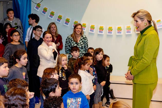 08-12-2022 Haarlem Queen Maxima at the More Music in the Classroom at the OBS De Globe school, one of the participant in the largest school band in the Netherlands, in Haarlem. The Queen attended a music class by the Flying Brigadier, Andre Accord. Â  Copyright: xPPEx