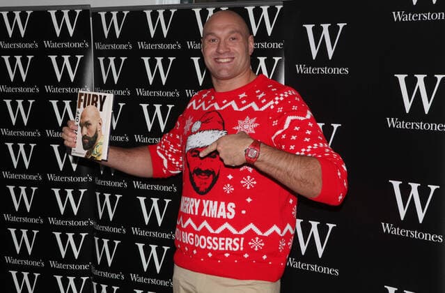 Bilder des Jahres 2022, Entertainment 12 Dezember Entertainment Bilder des Tages Tyson Fury Book Signing Gloves Off London.UK. British Heavyweight boxing champion Tyson Fury at a book signing organised by Waterstones, Leadenhall Market for the publication of his autobiography Gloves Off. 8th December 2022. LMK11-SLIVE081222-001 