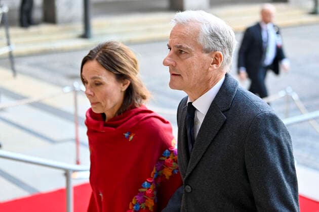 Oslo 20221210 Marit Slagsvold and Prime Minister Jonas Gahr Støre Ap arrive at the awarding of the Nobel Peace Prize for 2022 in Oslo townhouse Saturday Oslo Norway xx,  Copyright: xAnnikaxByrdex w51LEt0o4Yk