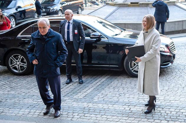 Oslo 20221210 Jan Ratchinskij, who represents the Russian organization Memorial and Natallia Pintsjuk, who represents her husband, the activist Ales Byaljatski from Belarus, arrive at the awarding of the Nobel Peace Prize for 2022 in an Oslo townhouse on Saturday Oslo Norway xx,  Copyright: xAnnikaxByrdex 4yR8VqlHslI