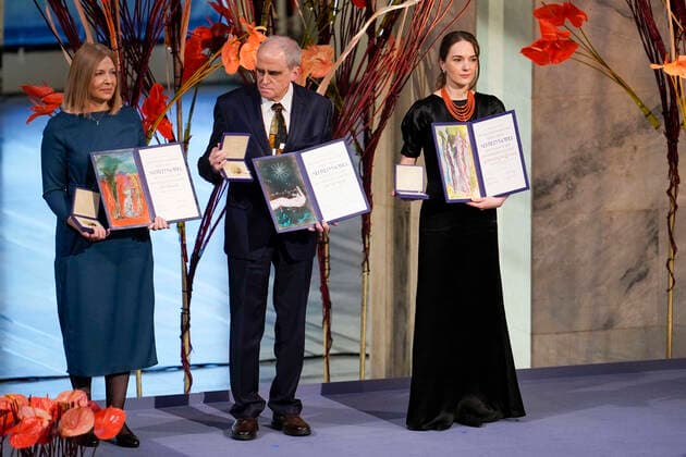 Oslo 20221210 F v Natallia Pintsyuk, who represents her husband, the activist Ales Byalyatski from Belarus Jan Ratchinskij, who represents the Russian organization Memorial and Oleksandra Matvyytsyuk, who represents the Ukrainian organization Center for Civil Libertie  Copyright: xRodrigoxFreitasx QHsV-TiMm80
