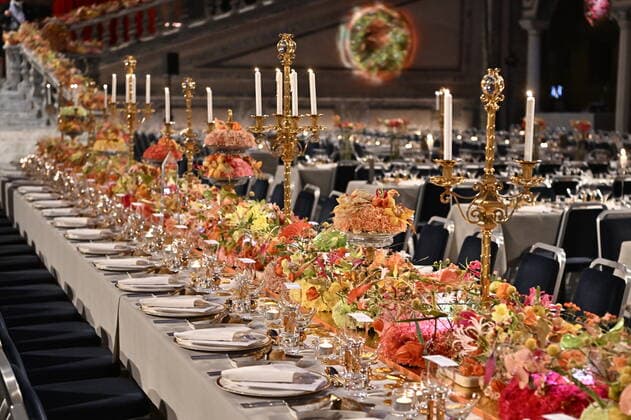 STOCKHOLM 20221210 The setting of the table of honor for the Nobel banquet in Stockholm City Hall on Saturday STOCKHOLM Sweden x10030x,  Copyright: xJonasxEkströmer TTx NOBEL 2022 BANKETTEN