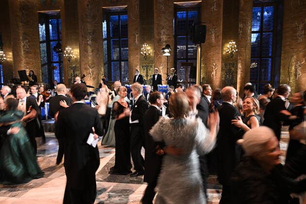 STOCKHOLM 20221210 The dance after dinner at the Nobel Banquet in the City Hall in Stockholm on Saturday STOCKHOLM Sweden x10050x,  Copyright: xPontusxLundahl TTx NOBEL 2022 BANKETTEN